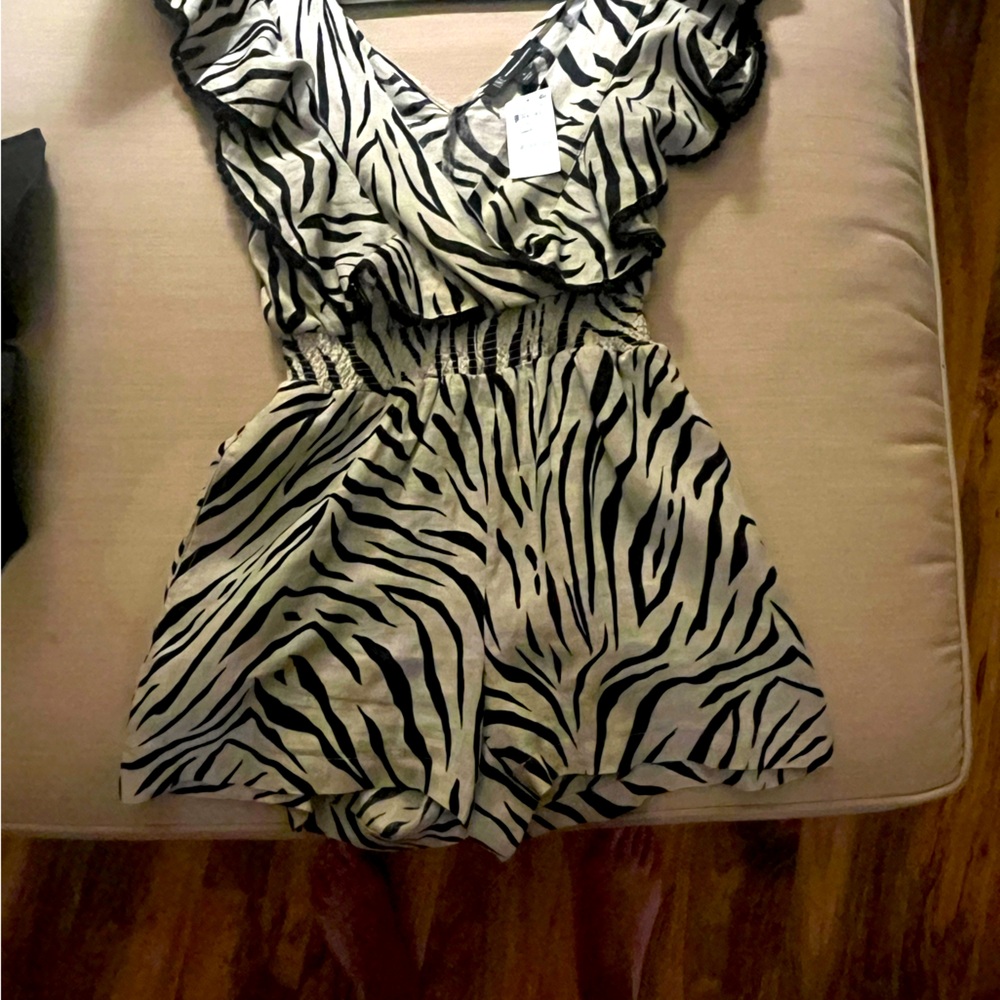 Inc. tiger print romper size S, nwt, never worn! Very cute